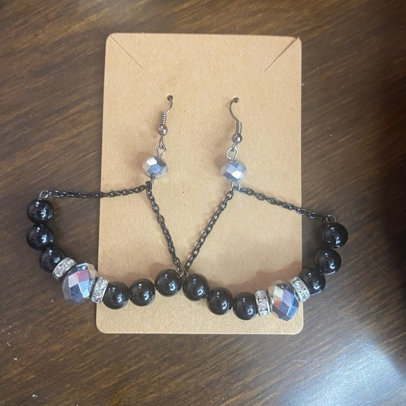 NWT Jewelry Box in Black With Choice of One Set of Vintage Earrings - Picture 5 of 14